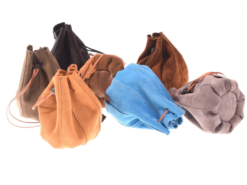 Detail ručně šitého měšce