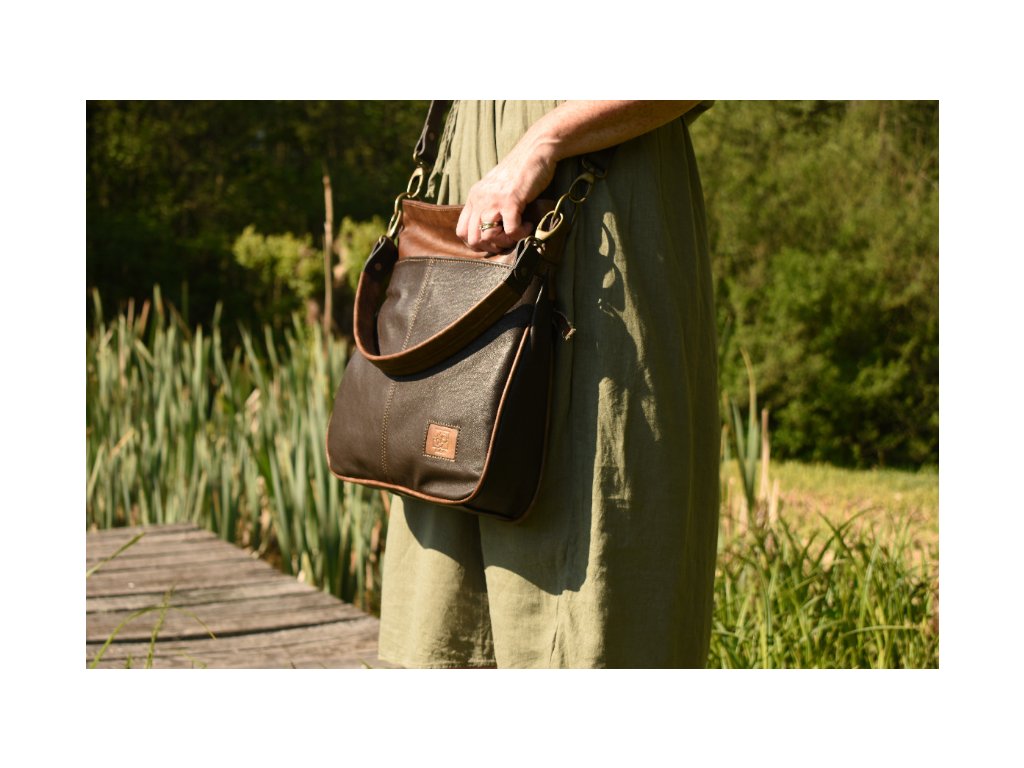 Detail kožené kabelky Amálka