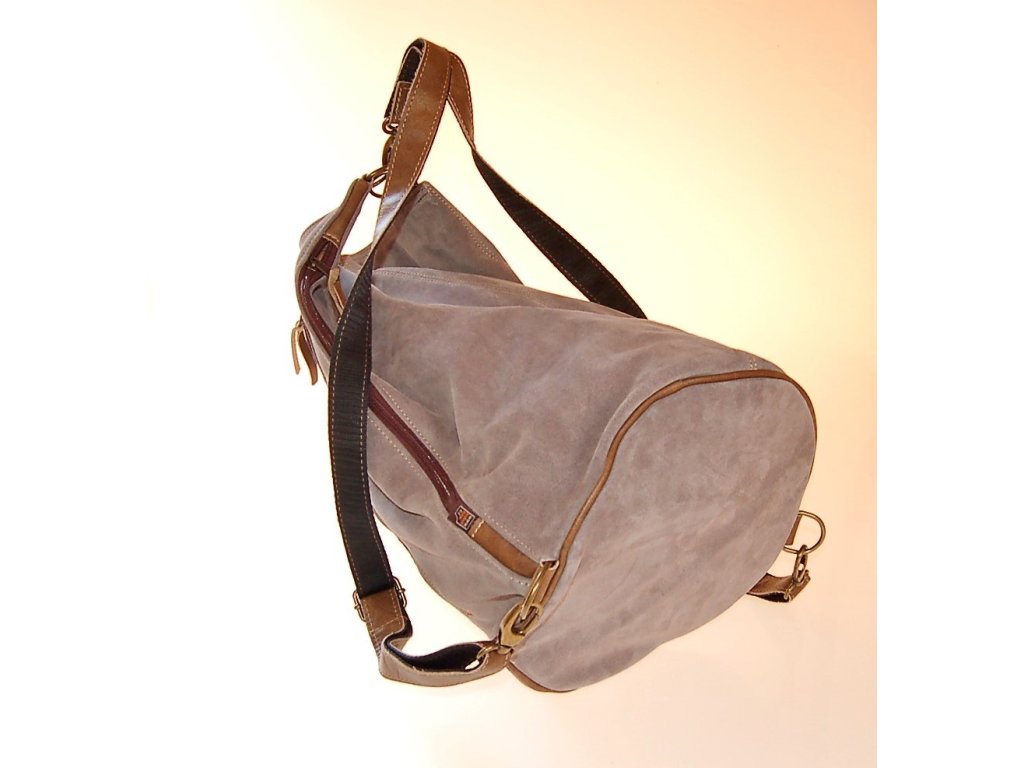 Přední svislá kapsa, vnitřní zip a klíčenka – Páji