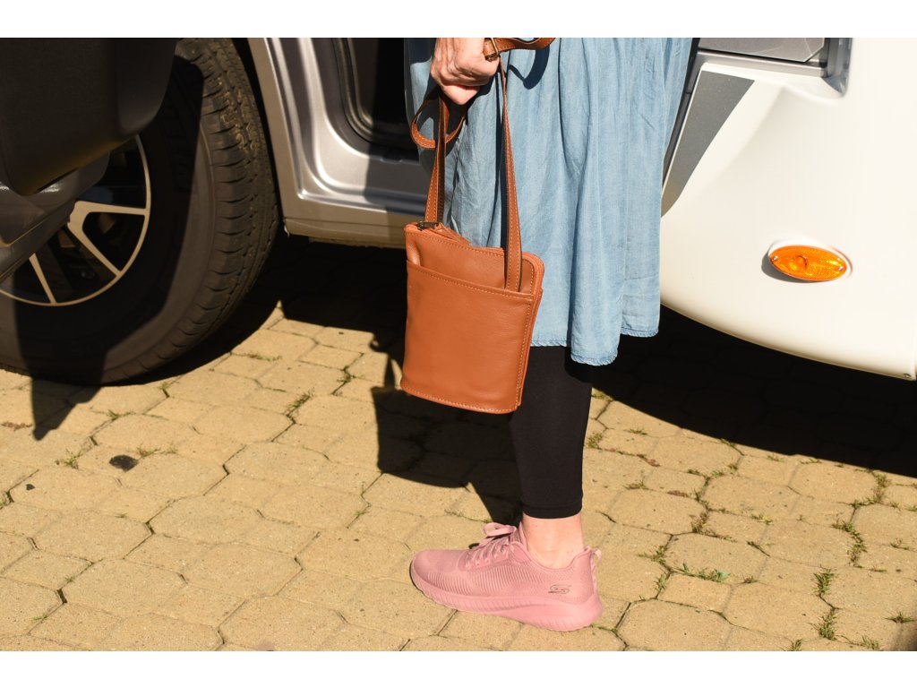 Malá kožená kabelka přes rameno Jája