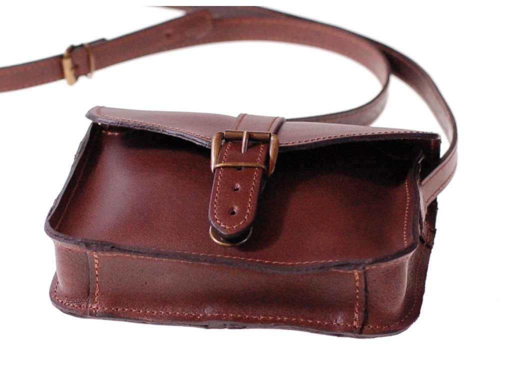 Kožená kabelka s přezkou Ája