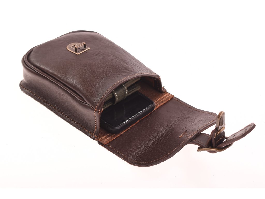 Detail kožené kapsy KUBÁT – uzávěr a konstrukce