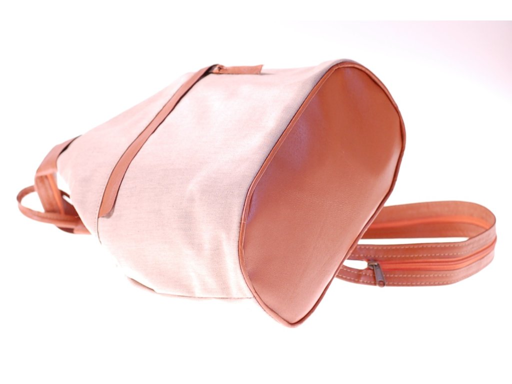 Dva způsoby nošení a praktické kapsy – Gábina