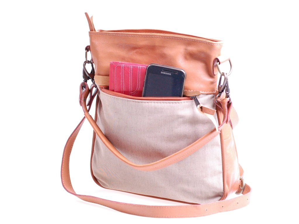 Detail kožené kabelky Amálka