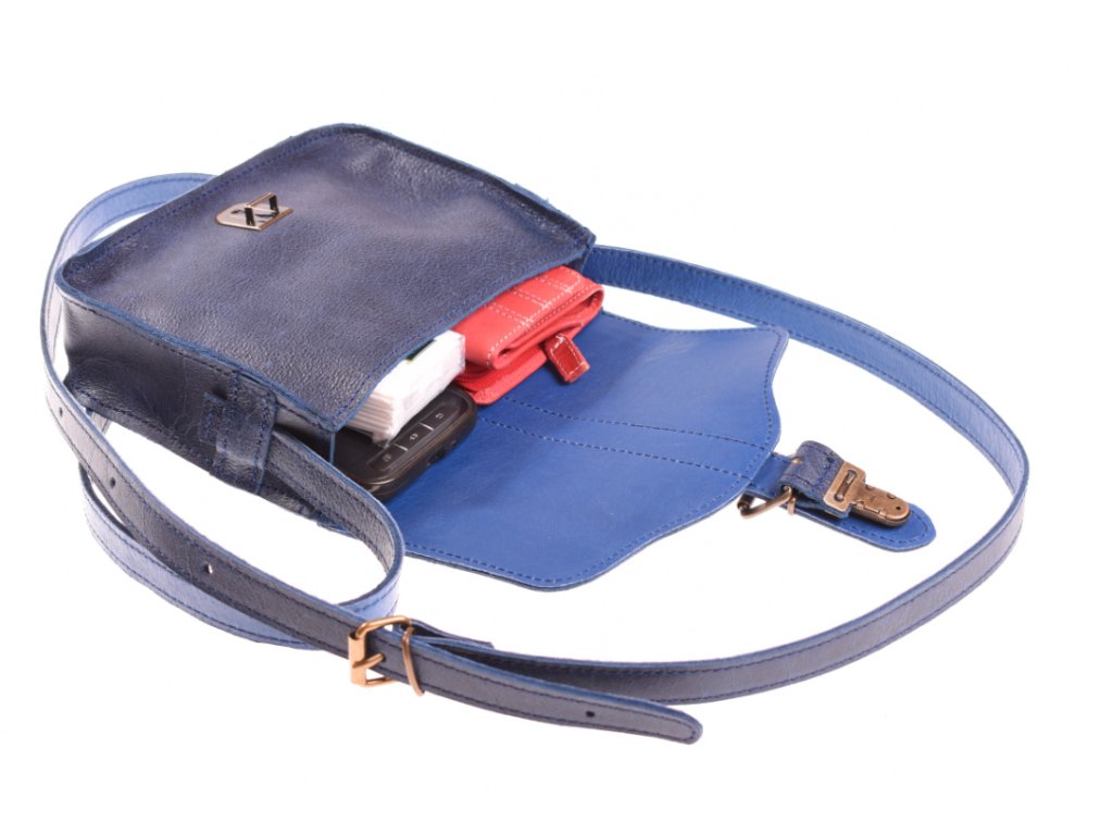 Kožená kabelka s přezkou Ája