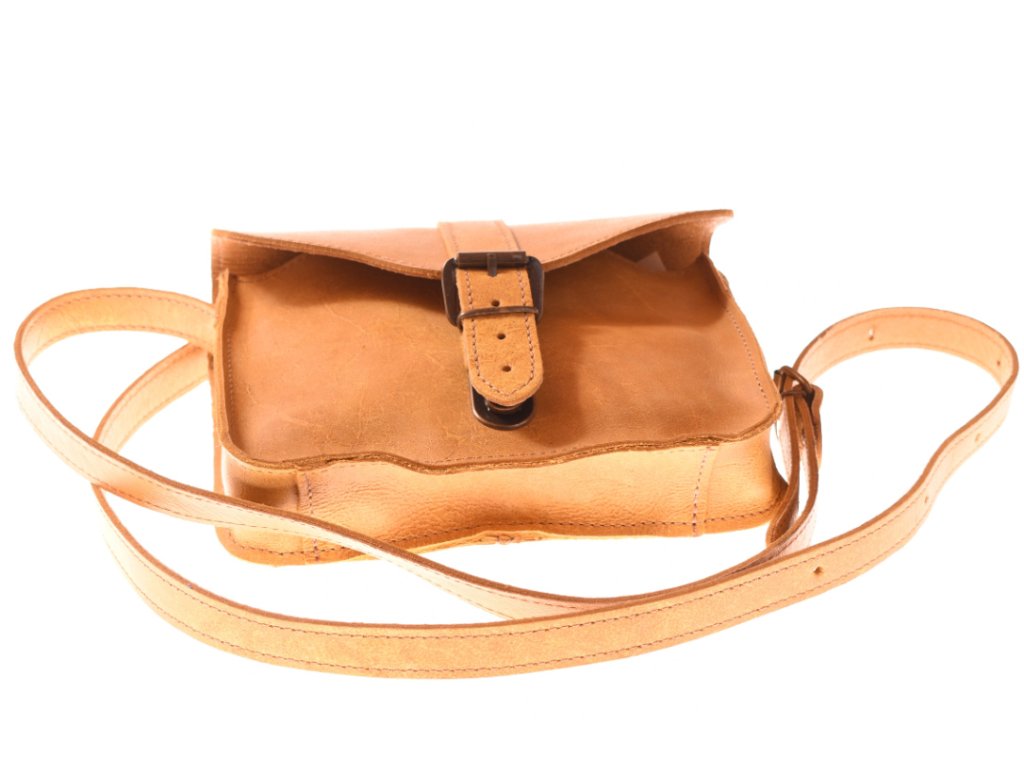 Kožená kabelka s přezkou Ája