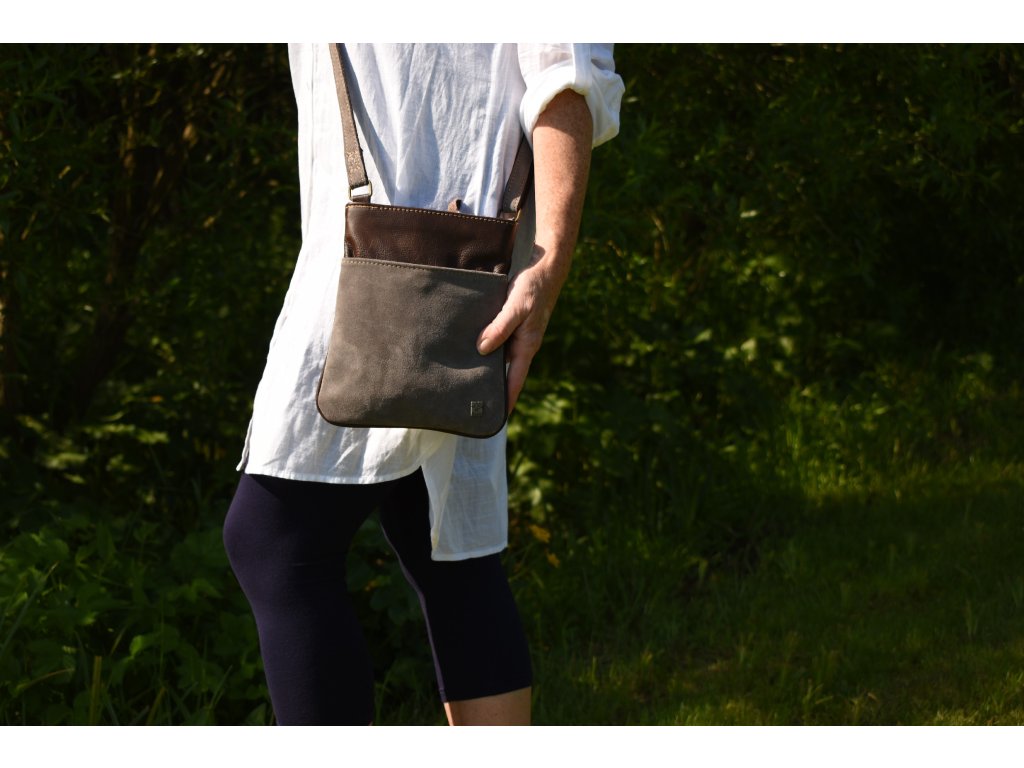 Detail kožené kabelky Lenka