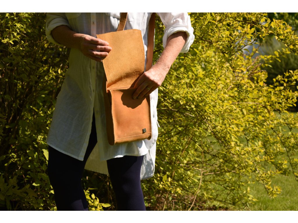 Detail kožené mošničky Alice