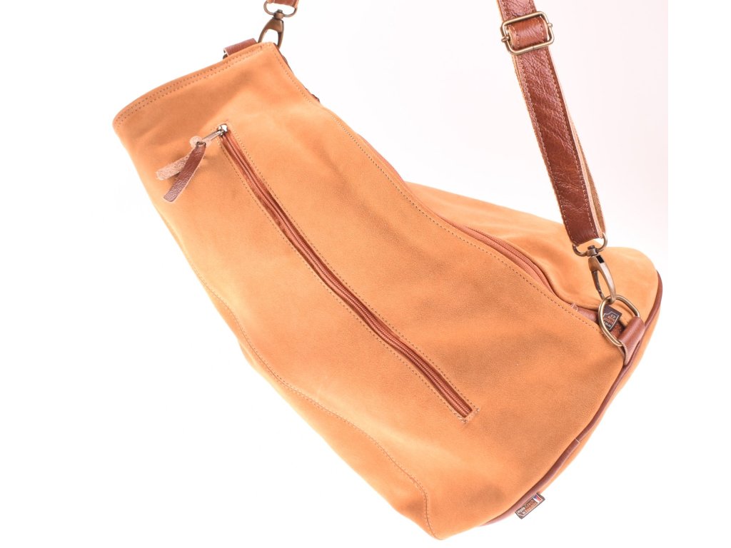 Přední svislá kapsa, vnitřní zip a klíčenka – Páji