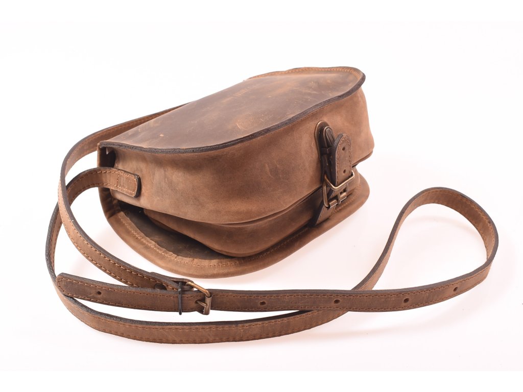 Detail lovecké kožené kabelky KUBÁT