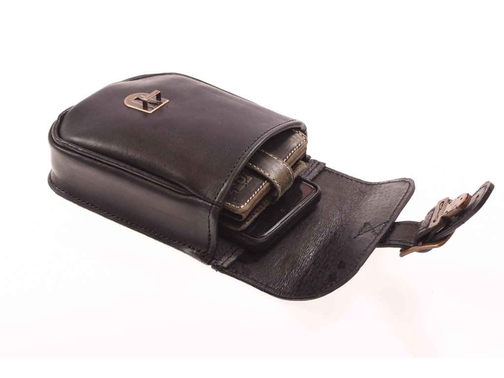 Detail kožené kapsy KUBÁT – uzávěr a konstrukce