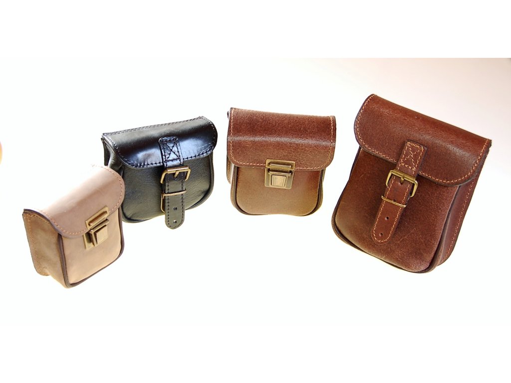 Detail zapínání kožené kapsy KUBÁT – kovový zámek