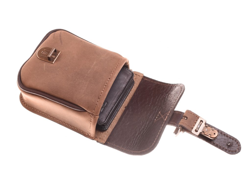 Detail kožené kapsy KUBÁT – uzávěr a konstrukce