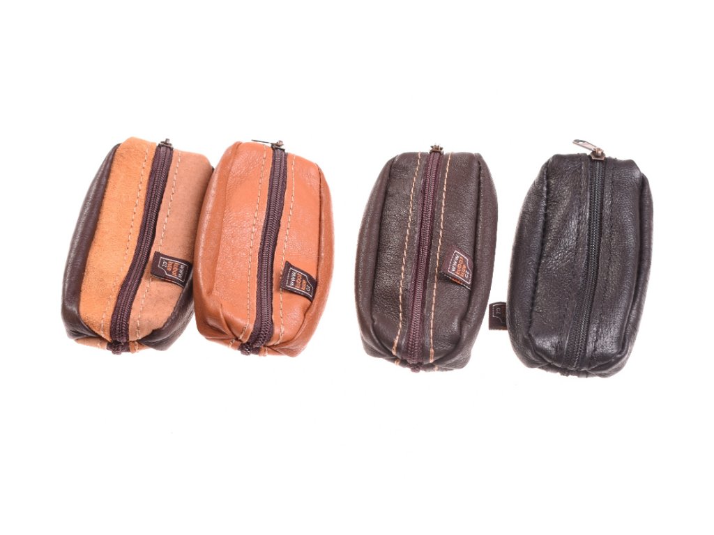 Detail oválné kožené klíčenky se zipy