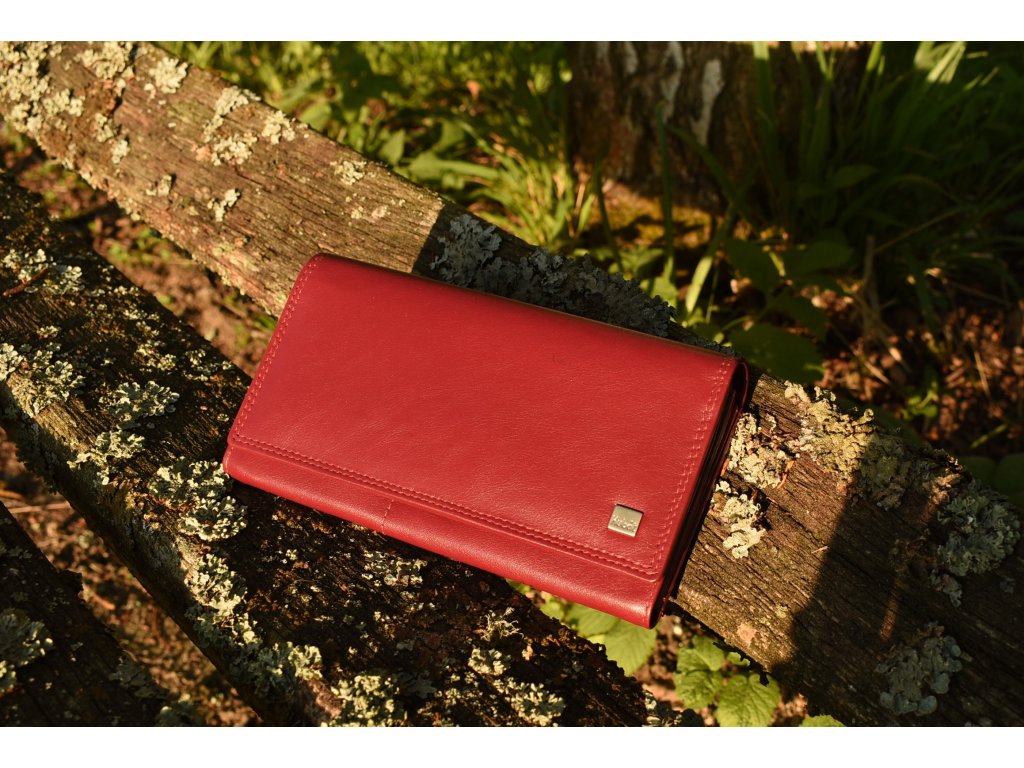 Interiér dámské peněženky KUBÁT – luxusní uspořádání