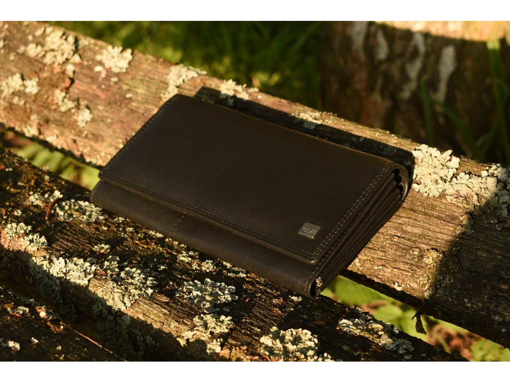 Interiér dámské peněženky KUBÁT – luxusní uspořádání