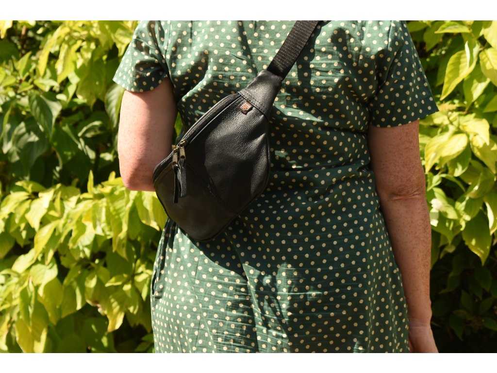 Detail přírodní kůže velké ledvinky KUBÁT