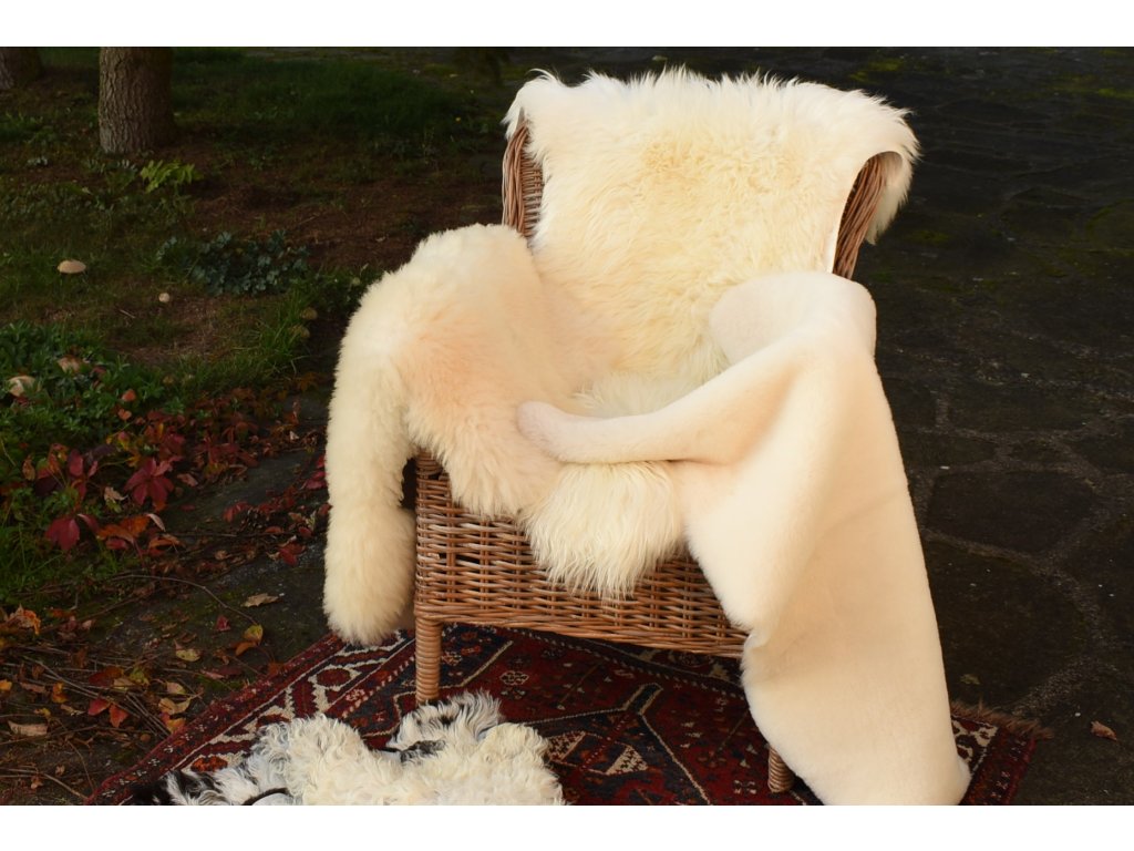 Přírodní kožešina KUBÁT střižená ovce bílá