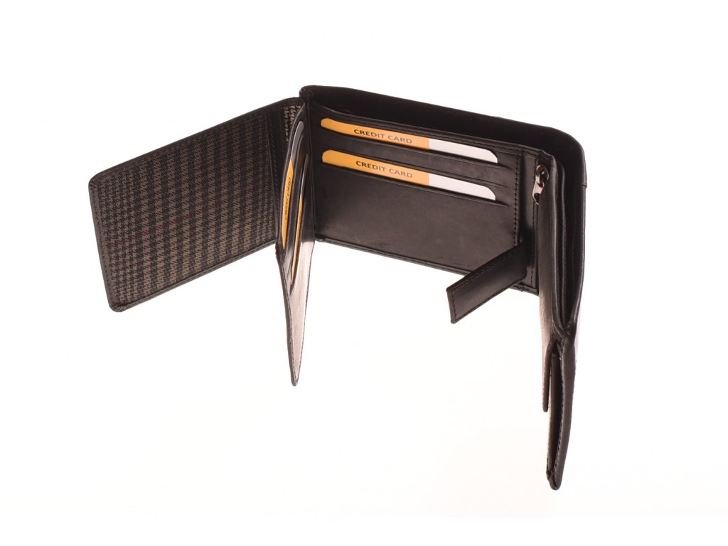 Detail olejované broušené kůže peněženky KUBÁT – safari vzhled