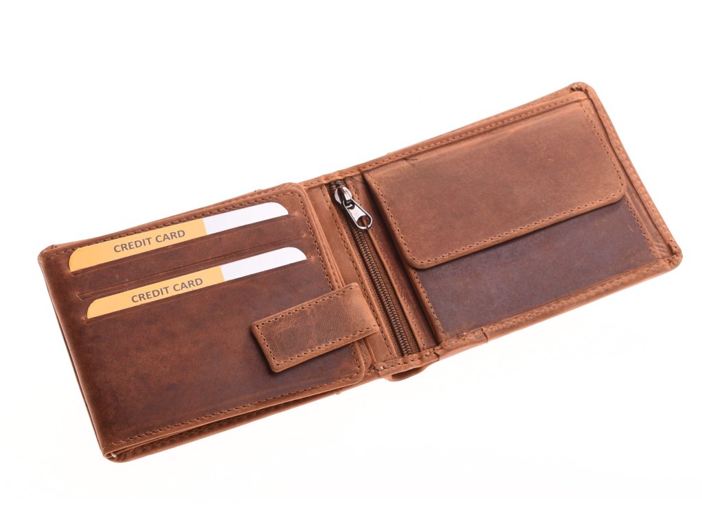 Detail olejované broušené kůže peněženky KUBÁT – safari vzhled