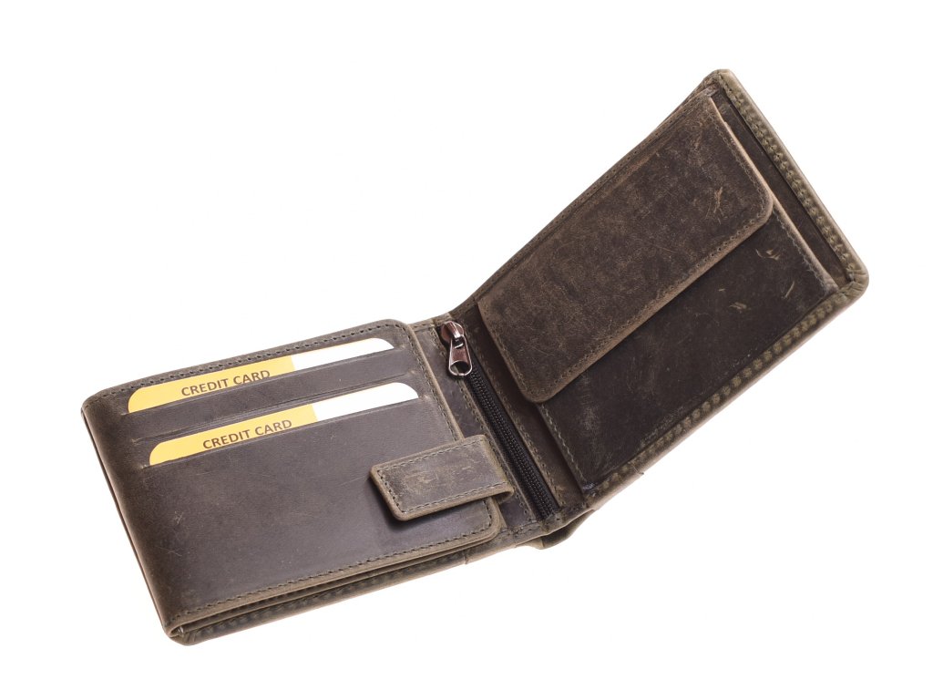 Detail olejované broušené kůže peněženky KUBÁT – safari vzhled