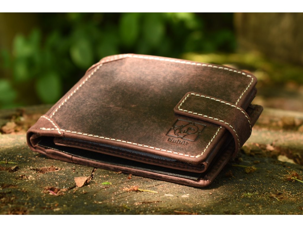 Interiér pánské peněženky KUBÁT se zápinkou – členění kapes
