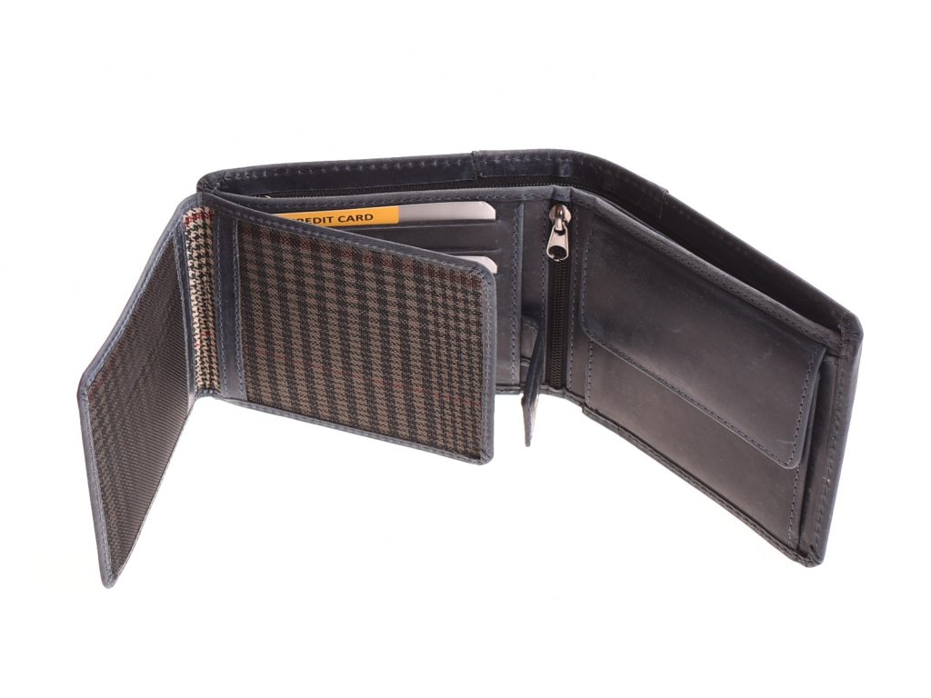 Detail broušené olejované kůže peněženky KUBÁT – safari vzhled