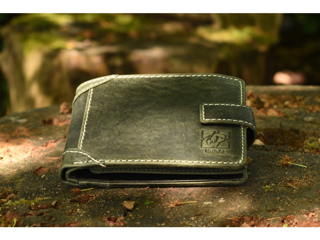 Interiér pánské peněženky KUBÁT se zápinkou – členění kapes