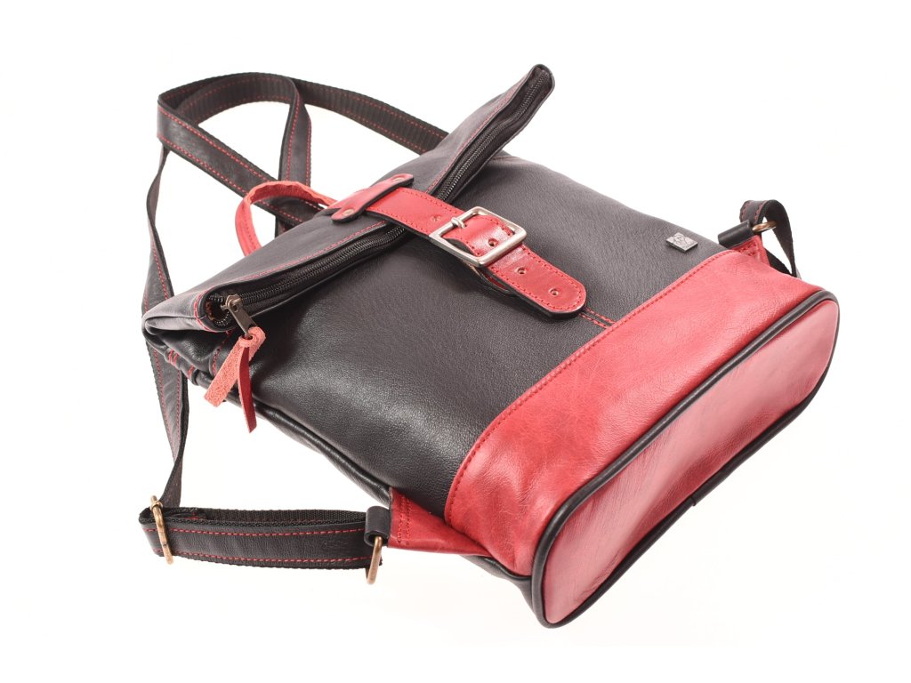 Detail kůže a šití – Irča II