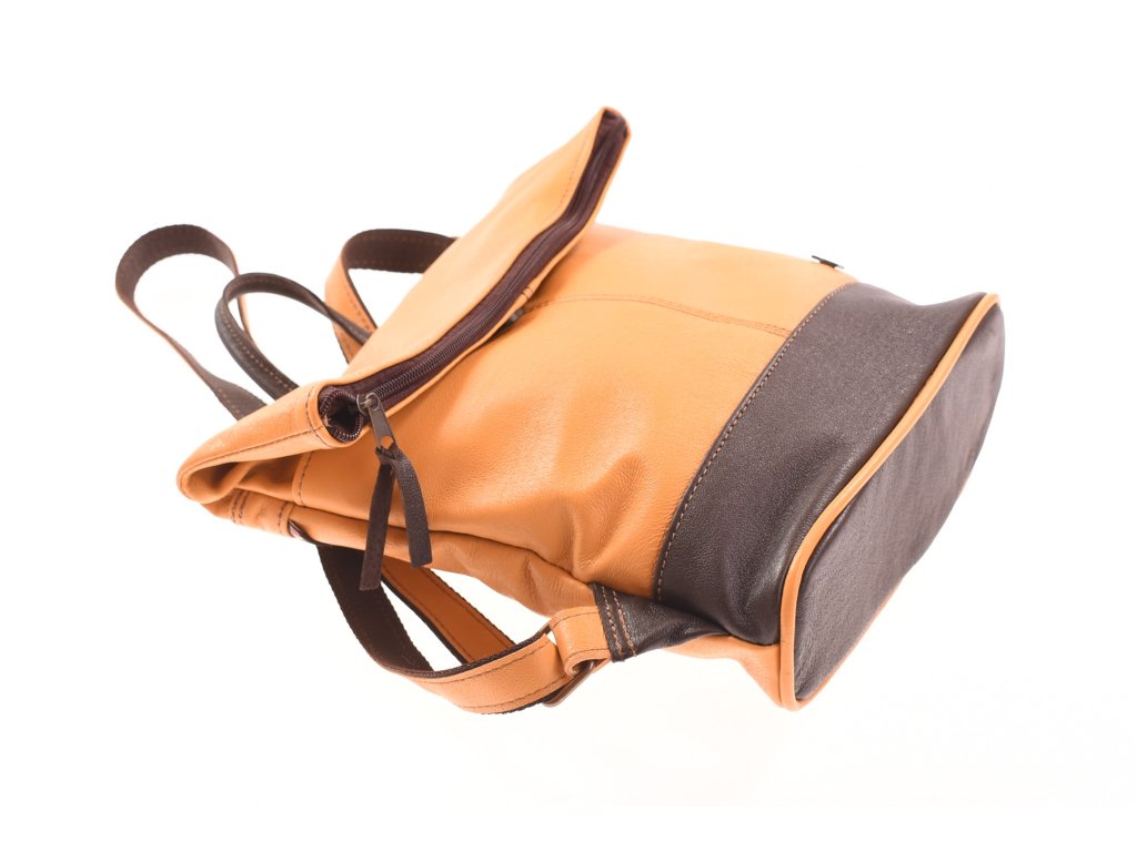 Detail kůže a šití – Irča