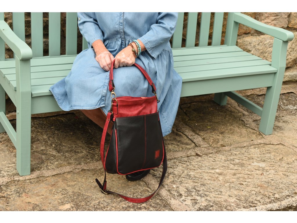 Detail kožené kabelky Amálka