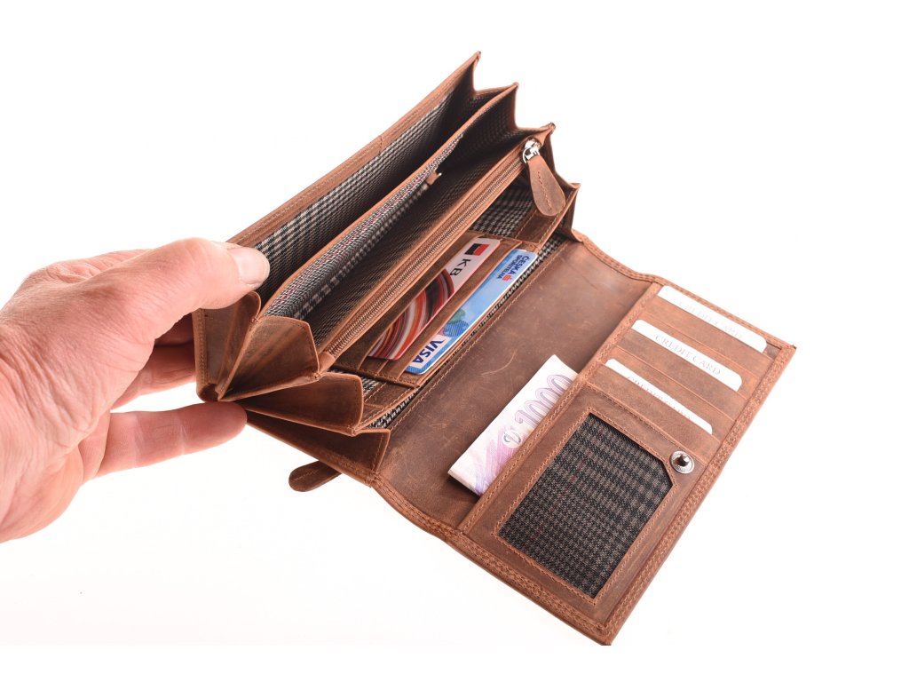 Detail hovězí kůže dámské peněženky KUBÁT