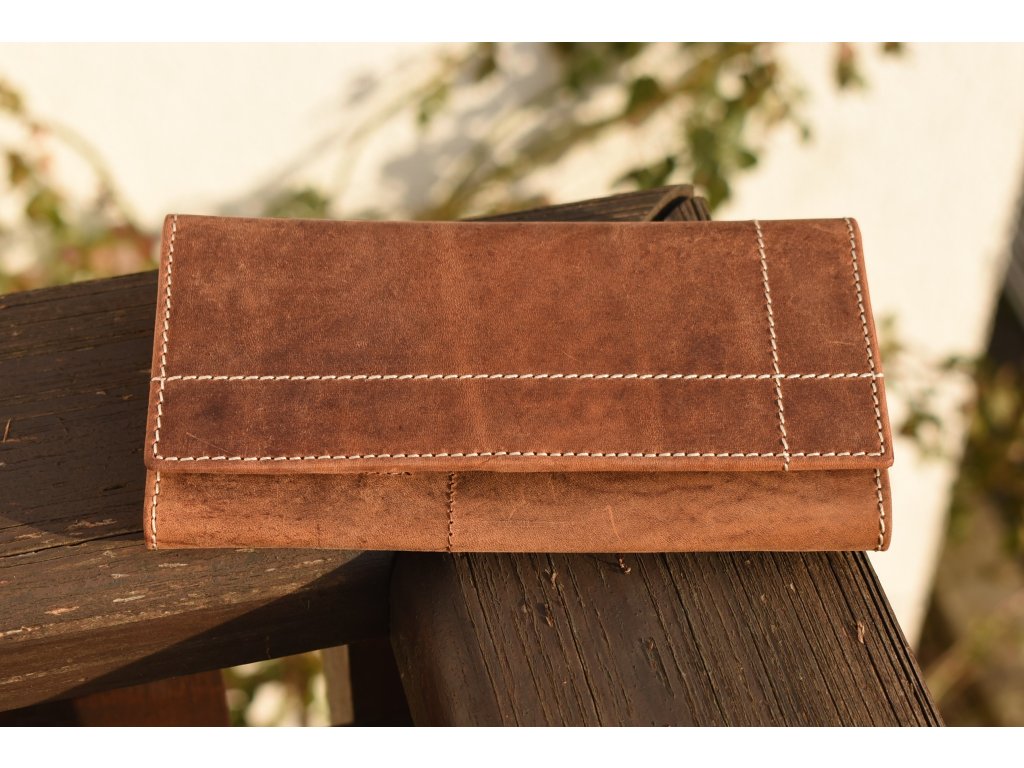 Interiér dámské peněženky KUBÁT – praktické členění