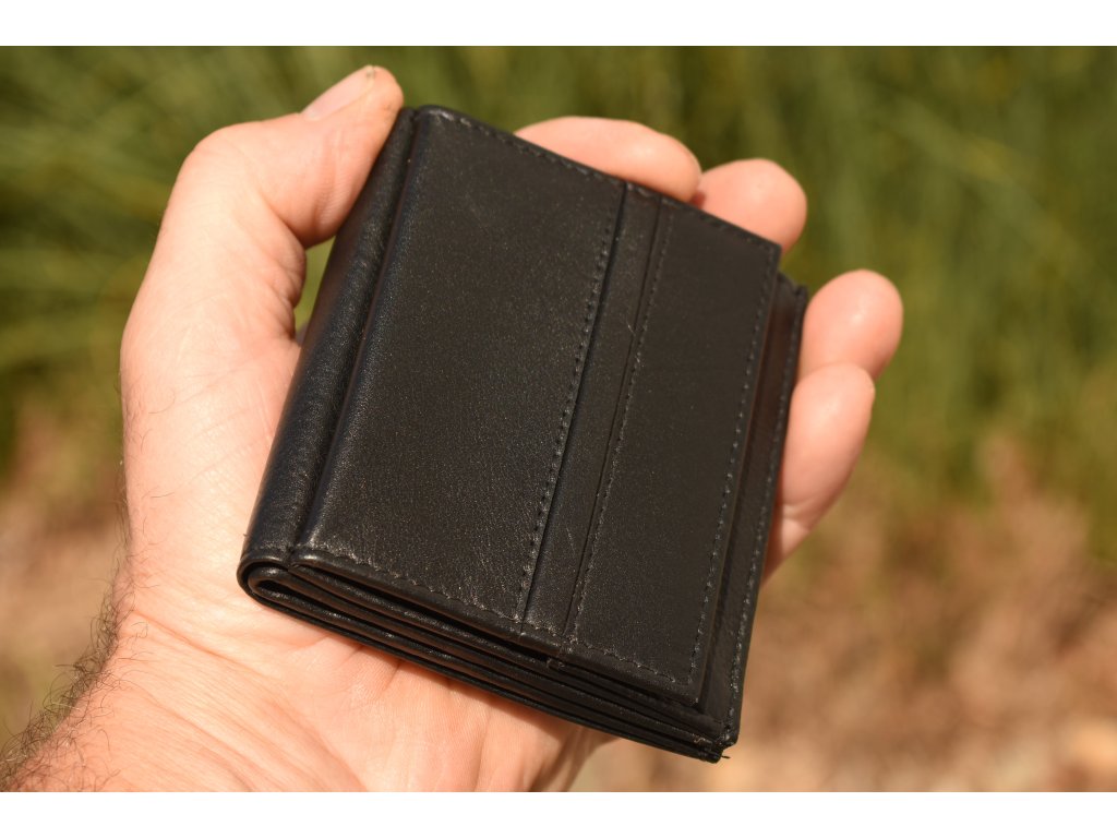 Malá kožená peněženka na cesty