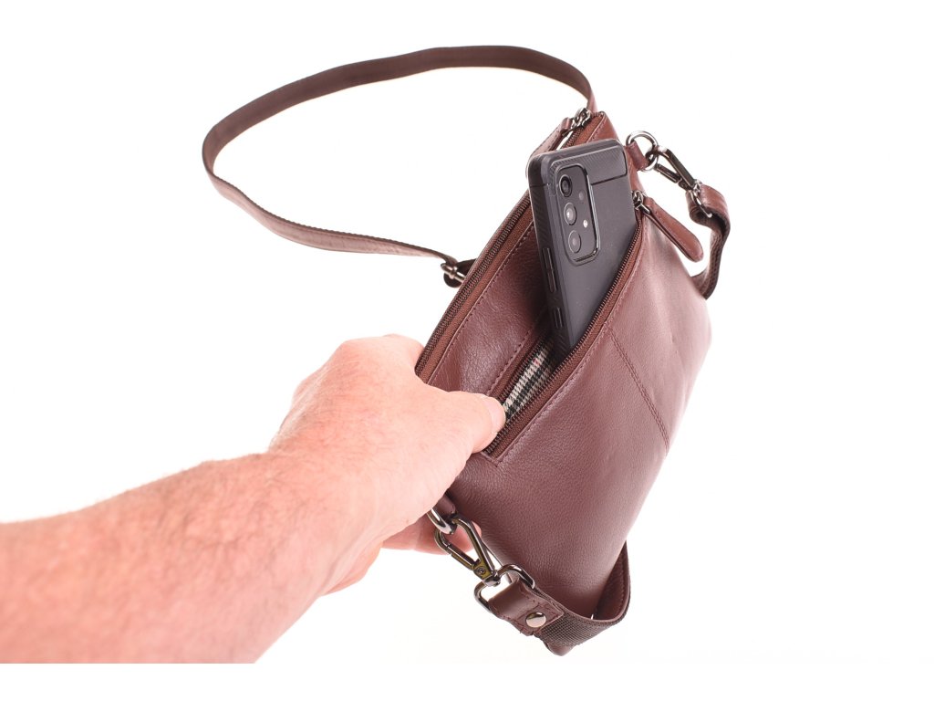 Detail koženého psaníčka Viky