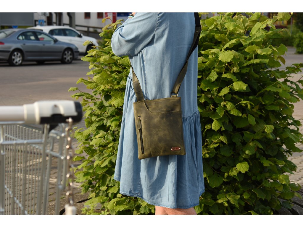 Detail kožené kabelky UNI