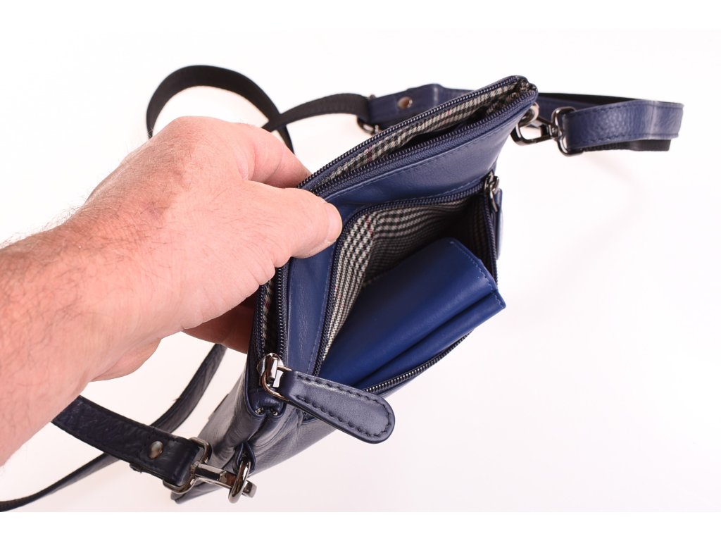 Detail koženého psaníčka Viky