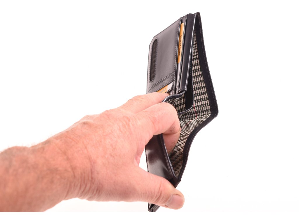 Zpracování kůže pánské peněženky KUBÁT