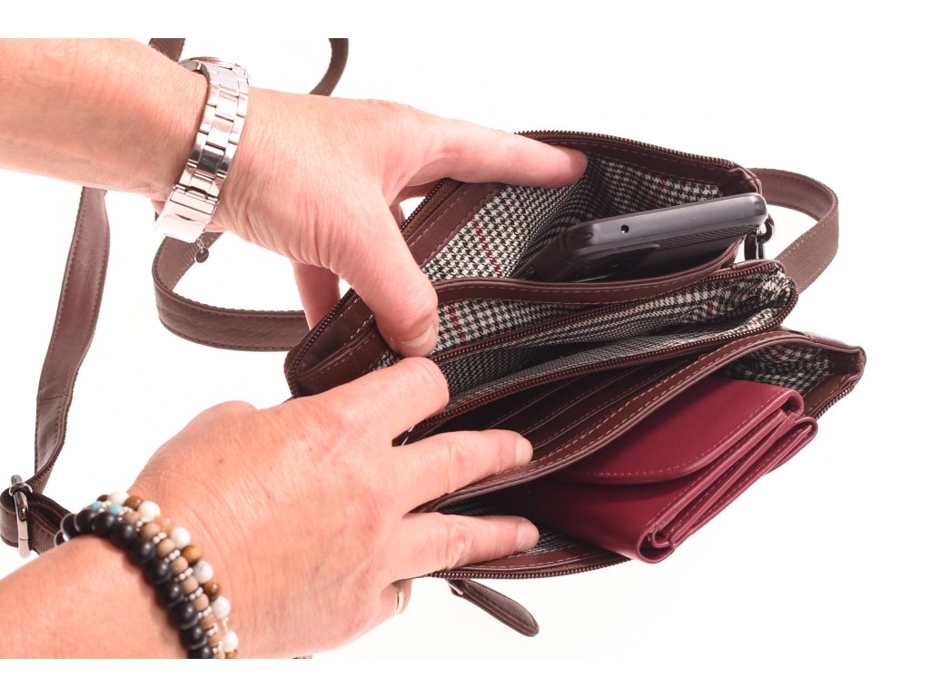 Detail kožené kabelky Anička Malá