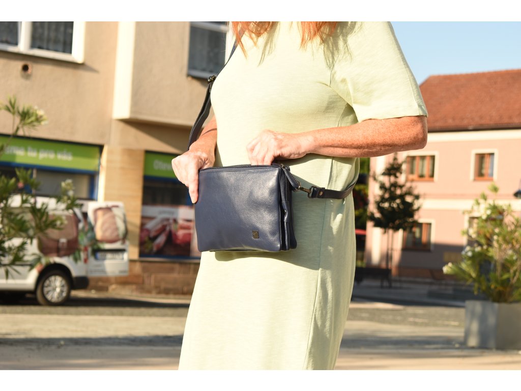 Detail kožené kabelky Anička Velká