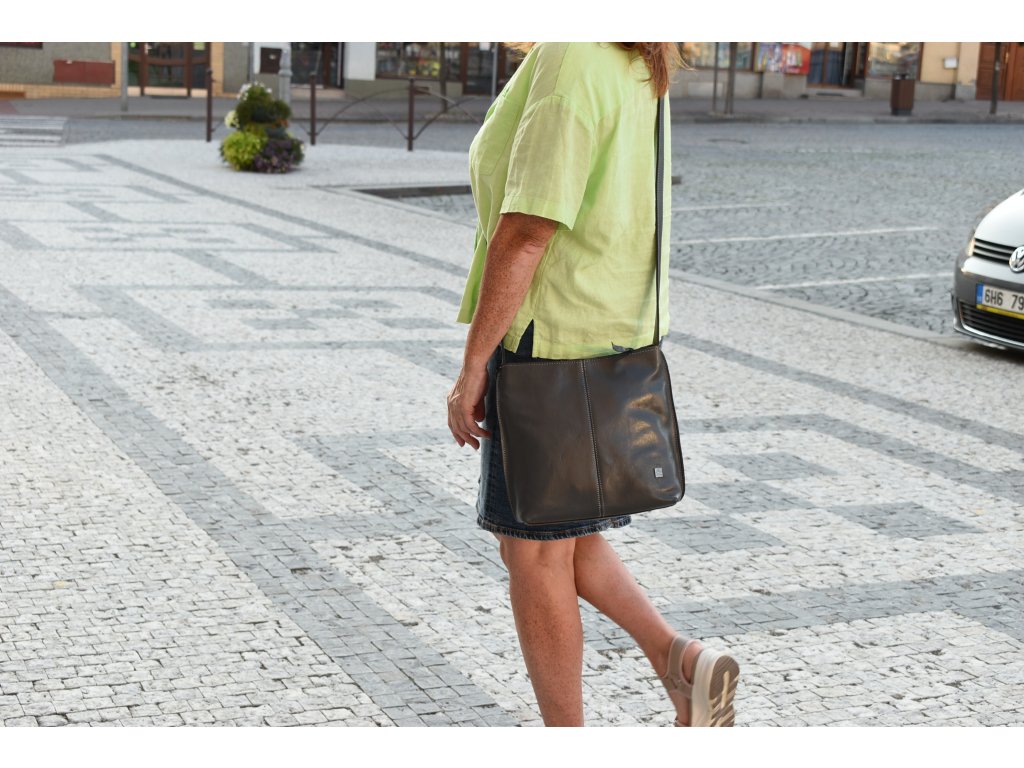 Kožená kabelka přes rameno Fiala