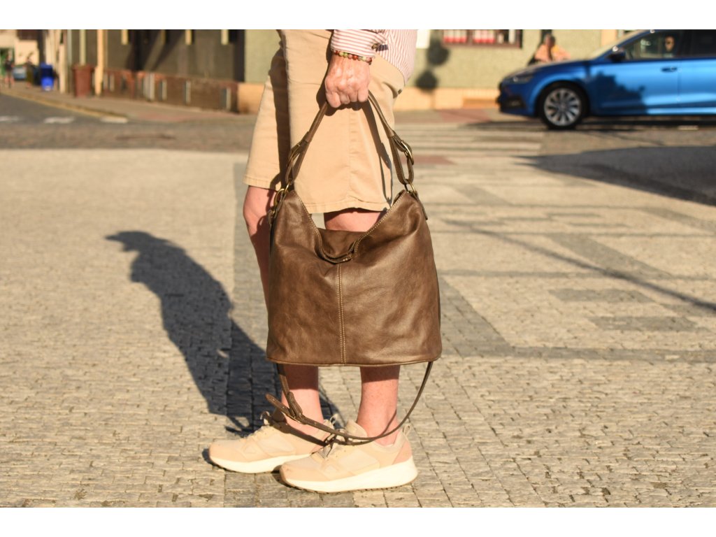 Detail dámské kožené kabelky Táňa