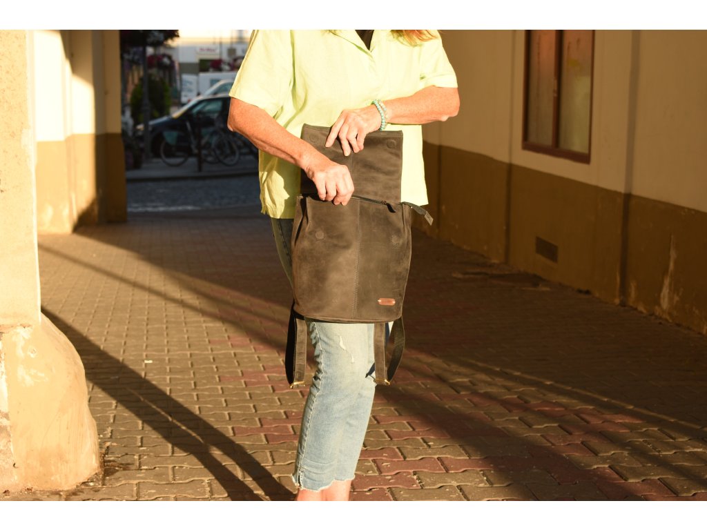 Detail kůže a šití – Vojta