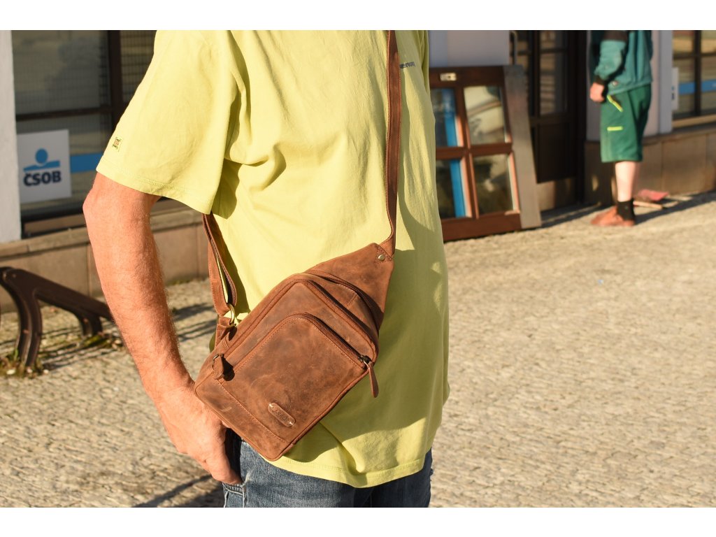 Detail kožené tašky Jarda