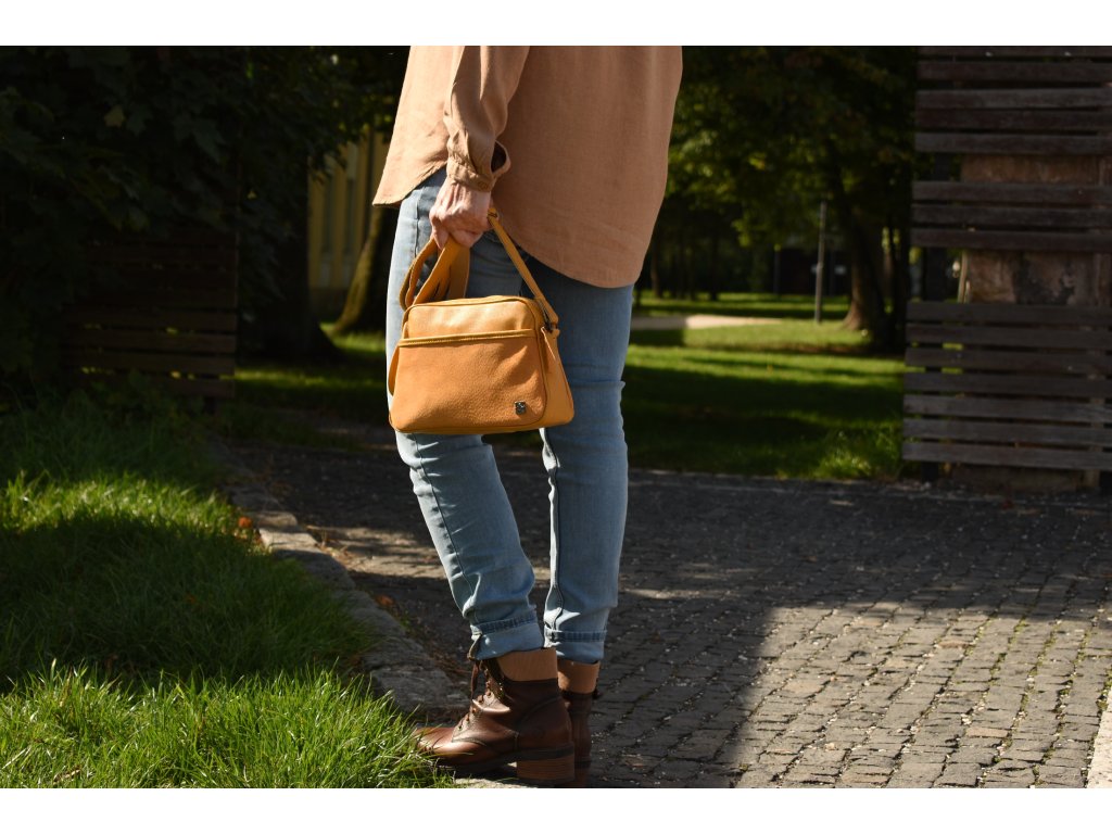 Detail dámské kožené kabelky Julie