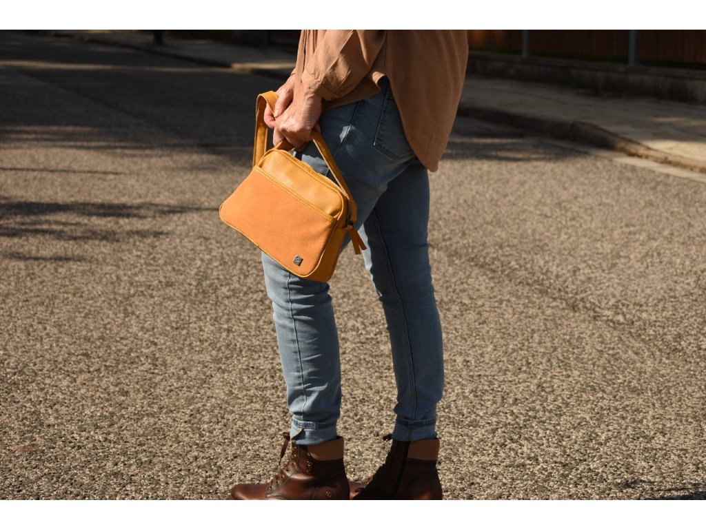 Kožená crossbody kabelka Julie