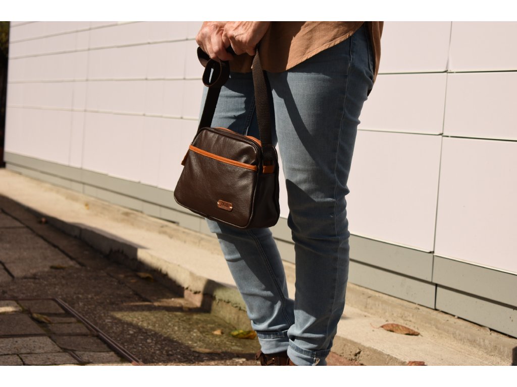 Detail dámské kožené kabelky Julie