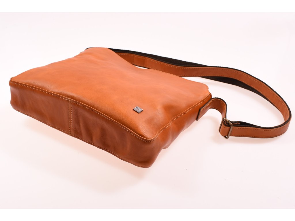 Detail kožené kabelky Lucinka