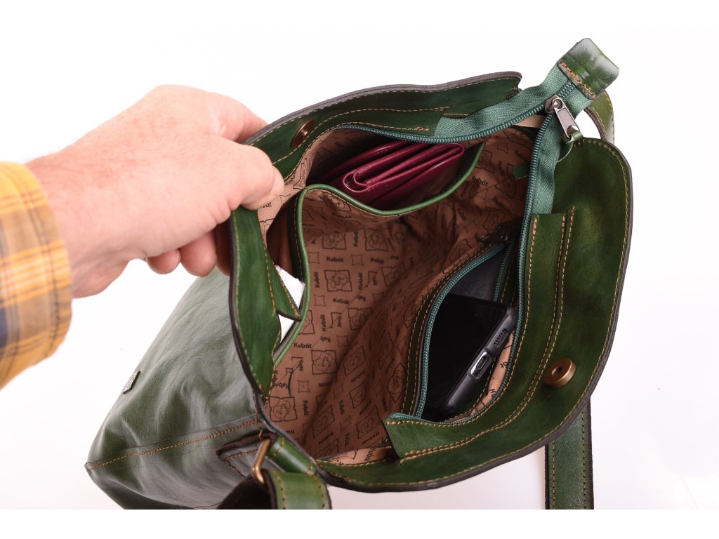 Detail kožené kabelky Lucinka