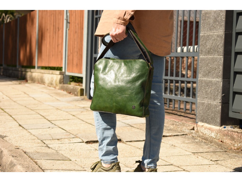 Kožená kabelka přes rameno Lucinka